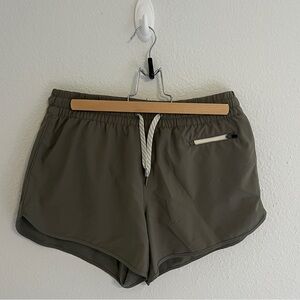 Vuori Women's Clementine 4" Short 2.0 Light Oregano